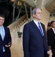 O secretário do Tesouro dos EUA, Scott Bessent (no centro da foto), participa de reuniões preparatórias com representantes de Pequim em Kuala Lumpur, na Malásia, antes do encontro entre os presidentes dos Estados Unidos e da China na Coreia do Sul. Imagem de 26 de outubro de 2025.  Foto: © Hasnoor Hussain / REUTERS / RFI