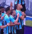 Carlos Vinicius marca três vezes e deixa recado: tem que ser titular absoluto –  Foto: Lucas Uebel / Grêmio / Jogada10