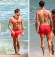 Bruna Marquezine e João Guilherme em praia de São Conrado, no Rio  Foto: DAN DELMIRO E JC PEREIRA/AGNEWS