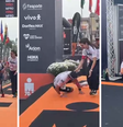 O triatleta Luca Ascenço acabou desmaiando após concluir a prova deste domingo  Foto: Éros Mendes/Terra