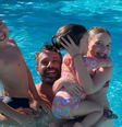 Rafael Cardoso teve dia de piscina ao lado de filhos  Foto: Reprodução/Instagram @rafaelcardoso9
