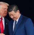 O presidente dos Estados Unidos, Donald Trump, e o presidente da China, Xi Jinping, no final de um encontro bilateral à margem da reunião de cúpula da Cooperação Econômica Ásia-Pacífico (APEC), em Busan, Coreia do Sul, em 30 de outubro de 2025.  Foto: REUTERS - Evelyn Hockstein / RFI