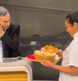 César Tralli ganha coxinhas e pão de queijo enviados por Ana Maria Braga  Foto: Reprodução/Instagram