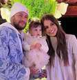 Neymar e Amanda Kimberlly com a filha, Helena  Foto: Reprodução/ Instagram / Contigo