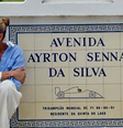 Galisteu em placa em homenagem a Senna em Portugal  Foto: Reprodução/Instagram