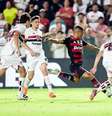  Foto: Gilvan de Souza / Flamengo - Legenda: São Paulo e Flamengo ficam no empate na Vila Belmiro / Jogada10