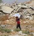Moradores de Gaza tentam se reconstruir após dois anos de ataques israelenses, mas enfrentam diariamente o risco de bombas não detonadas entre os escombros do enclave. As explosões tardias dos artefatos colocam em risco principalmente as crianças. Imagem ilustrativa no centro da Faixa de Gaza, em 3 de novembro de 2025.  Foto: AFP - EYAD BABA / RFI