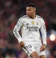  Foto: Michael Regan/Getty Images - Legenda: Mbappé em ação na partida contra o Liverpool, pela 4ª rodada da fase de liga da Champions / Jogada10
