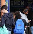 Movimentação de candidatos para o primeiro dia do Exame Nacional do Ensino Médio (Enem) 2025, na Universidade Paulista (Unip) no bairro da Barra Funda, zona oeste de São Paulo.  Foto: Fábio Vieira/Estadão / Estadão