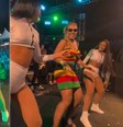 Prefeita de Ibicaraí, Monalisa Tavares, durante show da banda La Fúria  Foto: Reprodução/Instagram/lafuriaoficial