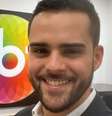 Lucas Carvalho inicia terceira temporada no SBT, agora no canal de notícias do clã Abravanel  Foto: Reprodução