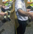 Passageiros filmaram o momento em que o motorista do ônibus desceu para fazer o pagamento da dívida com o pedágio  Foto: Reprodução/TV Globo