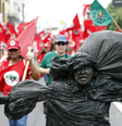 Segundo organizadores, pelo menos 70 mil pessoas estiveram na manifestação, que saiu do Mercado de São Brás, no centro histórico, até a Aldeia Cabana.  Foto: Bruno Peres/AB