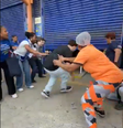Após contagem regressiva, jovem passa por baixo de portão fechando em local de prova do Enem 2025  Foto: Arquivo pessoal cedido ao Terra