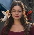 O anjinho e o diabinho: Gerluce (Sophie Charlotte) testa a própria honestidade para realizar um bem maior  Foto: Imagem modificada por IA a partir de foto de divulgação da TV Globo