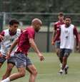 Lucas Moura apresentou nova queixa no joelho direito e iniciou tratamento imediato no CT da Barra Funda  Foto: Erico Leonan/São Paulo FC