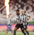 Kadir comemorando o terceiro gol com Davide Ancelotti   Foto: Vítor Silva/Botafogo / Esporte News Mundo