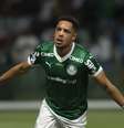Vitor Roque (Palmeiras) celebrando seu gol contra o Santos, no dia 06.11.2025   Foto: Associated Press / Alamy