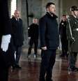 O presidente ucraniano Volodymyr Zelenskiy visita Anitkabir, o mausoléu do fundador da Turquia moderna, Mustafa Kemal Atatürk, em Ancara, na Turquia, nesta quarta-feira (19).  Foto: © Service de presse présidentiel ukrainien / Reuters / RFI