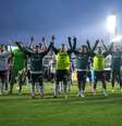 Elenco do Coritiba cumprimenta torcida.   Foto: JP Pacheco/CFC / Esporte News Mundo