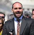 Eduardo Bolsonaro : 'A diplomacia brasileira não teve qualquer mérito na retirada parcial dessas tarifas de hoje'  Foto: AFP via Getty Images / BBC News Brasil