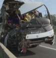 Acidente com ônibus e caminhão deixou 44 feridos  Foto: Reprodução/TV Globo