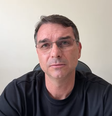 Flávio Bolsonaro em live neste sábado, 22  Foto: Reprodução/Youtube