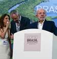 O presidente do Brasil, Luiz Inácio Lula da Silva (C), fala ao lado da ministra do Meio Ambiente, Marina Silva (D), do presidente da COP30, André Corrêa do Lago (2º à esq.), e da CEO da COP30, Ana Toni, durante uma coletiva de imprensa na COP30  Foto: PABLO PORCIUNCULA/AFP via Getty Images / BBC News Brasil