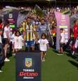  Foto: Reprodução / ESPN - Legenda: Na entrada do Rosario Central em campo, jogadores do time de La Plata realizam o tradicional / Jogada10