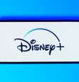 A plataforma Disney+ apresenta em dezembro títulos que vão de comédias a thrillers policiais  Foto: JarTee | Shutterstock / Portal EdiCase
