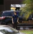 Jair Renan (PL-SC) visitou o pai na manhã desta quinta-feira, 27, na sede da PF em Brasília  Foto: WILTON JUNIOR/ESTADÃO CONTEÚDO