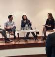 Os pesquisadores Raimundo Gonçalves de Oliveira Jr., Amanda Silva Brun e Susi Dal Belo participam de mesa redonda durante o V° Encontro da Diáspora de Ciência, Tecnologia e Inovação do Brasil na França, em 28 de novembro de 2025, na Embaixada do Brasil, em Paris.  Foto: © Ana Carolina Peliz / RFI