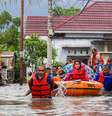 As operações de busca e salvamento seguem em curso na Indonésia, Tailândia, Malásia e Sri Lanka, com centenas de pessoas ainda desaparecidas  Foto: Getty Images / BBC News Brasil