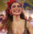 Retorno de Juliana Paes, Lore Improta grávida e mais: os looks das famosas no minidesfile das escolas de samba do Rio para o Carnaval 2026.  Foto: AGNews / Purepeople