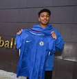  Foto: Divulgação - Legenda: Isago Silva assinou seu primeiro contrato profissional com o Chelsea / Jogada10