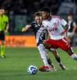 Vitão, do Internacional, na partida entre Vasco e Internacional válida pela 36ª rodada do Campeonato Brasileiro  Foto: AFFONSO ANDRADE/AGÊNCIA F8/ESTADÃO CONTEÚDO