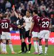  Foto: Alex Pantling/Getty Images - Legenda: Paquetá recebeu dois cartões amarelos em dois minutos e foi expulso contra o Liverpool / Jogada10