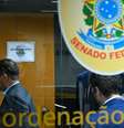 O ex-coordenador de pagamentos do INSS Jucimar Fonseca da Silva foi levado para a Delegacia do Senado após ter a prisão em flagrante decretada na CPI do INSS, depois de 9 horas de depoimento  Foto: Waldemir Barreto/Agência Senado / Estadão