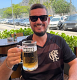 Rodrigo Bacellar comemorou título do Flamengo na Libertadores com chopp  Foto: Reprodução/Instagram