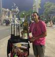 Taças das conquistas do Flamengo viraram motivo de foto  Foto: Éros Mendes / Terra