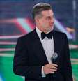 Luciano Huck pede para indígenas do Xingu esconderem celulares em gravação do 'Domingão' e explica atitude em comunicado: 'Sempre defendi que...'.  Foto: Divulgação/TV Globo / Purepeople