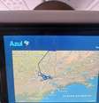 Trajeto de avião da Azul em que estava Carol Poleze neste domingo, 7 de dezembro de 2025. O destino era o Aeroporto de Congonhas, na capital paulista.  Foto: Carol Poleze/Estadão / Estadão