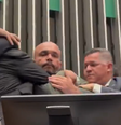 Glauber Braga é retirado a força da Câmara  Foto: Reprodução/TV Câmara
