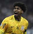 Hugo Souza lamenta derrota do Corinthians no clássico contra o Sáo Paulo. (Photo by Alexandre Schneider/Getty Images)  Foto: Esporte News Mundo