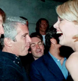 Donald Trump e Jeffrey Epstein em uma foto divulgada pelo Comitê de Supervisão da Câmara dos Representantes  Foto: Comissão de Supervisão da Câmara / Divulgação