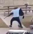 Durante a luta, Ahmed conseguiu tomar a arma do agressor  Foto: BBC News Brasil