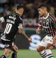 Jogadores de Vasco e Fluminense em disputa de bola na semifinal da Copa do Brasil –  Foto: Lucas Merçon/Fluminense / Jogada10
