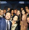 Responsável pela parte institucional do SBT News, Fábio Faria reuniu os apresentadores e comentaristas do canal para uma selfie na festa de lançamento  Foto: Lourival Ribeiro/SBT e Rogerio Pallatta/SBT