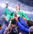 Matvey Safonov, goleiro do PSG e herói do título mundial contra o Flamengo, fraturou a mão esquerda na final do Intercontinental   Foto: Reprodução/Instagram/psg