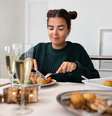 Com equilíbrio, aproveitar as tradições e sabores das ceias de fim de ano sem culpa é possível  Foto: Daniel Hoz | Shutterstock / Portal EdiCase